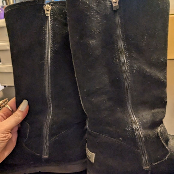 Uggs with embroidery - Picture 3 of 3